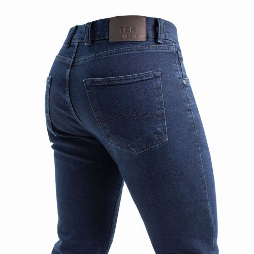 Color azul lavado OSCURO rozado - Jeans para hombre, pantalón vaquero en tejido denim azul oscuro de algodón con lycra e hilo al tono Regular Fit.